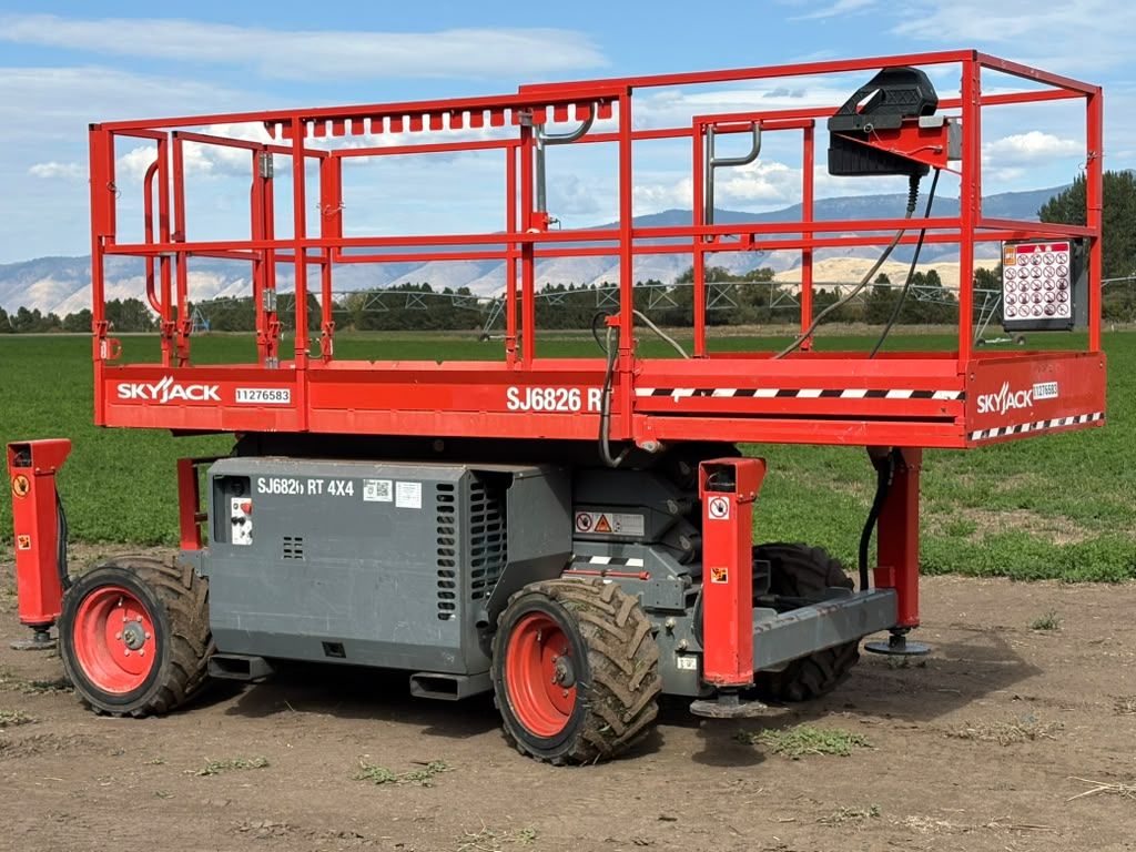 Right side view of Skyjack